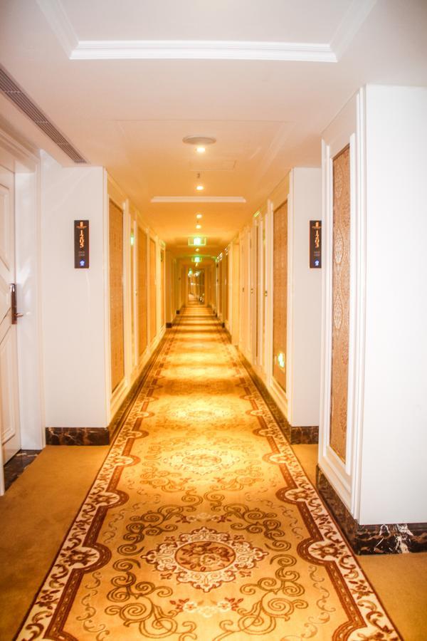 Kyle Caton Hotel
