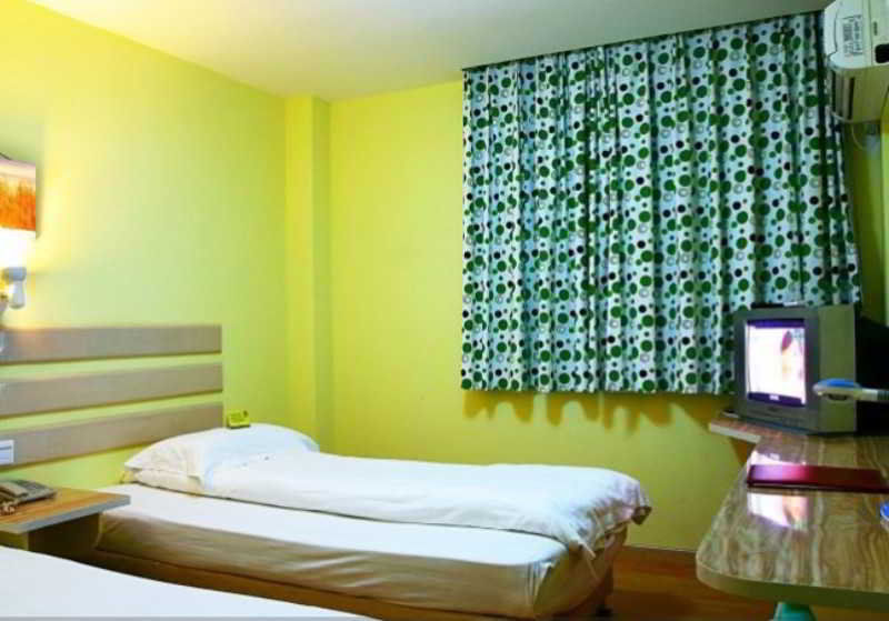 V8 Train Station Hotel 3*