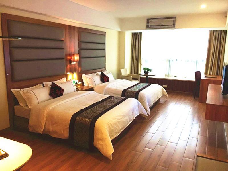 Chuanghui Business Hotel 3*