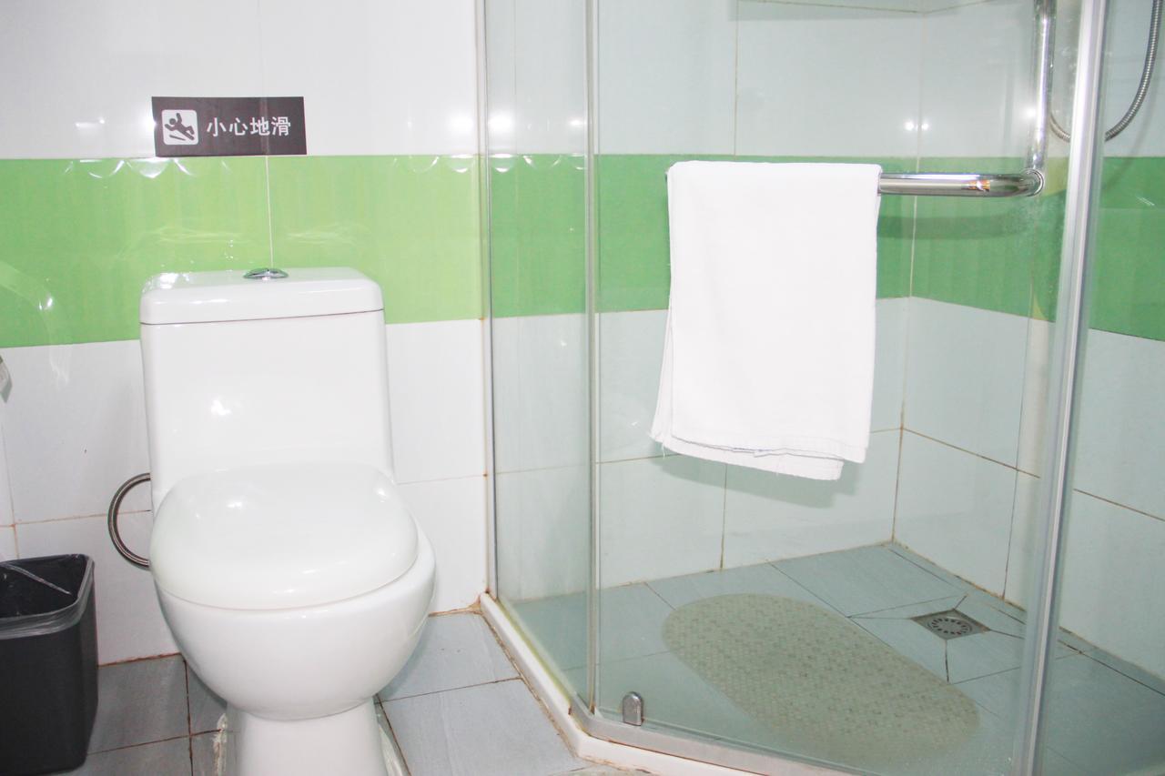 Hotel 7days South Railway Station Huijiang Subway Station 2*