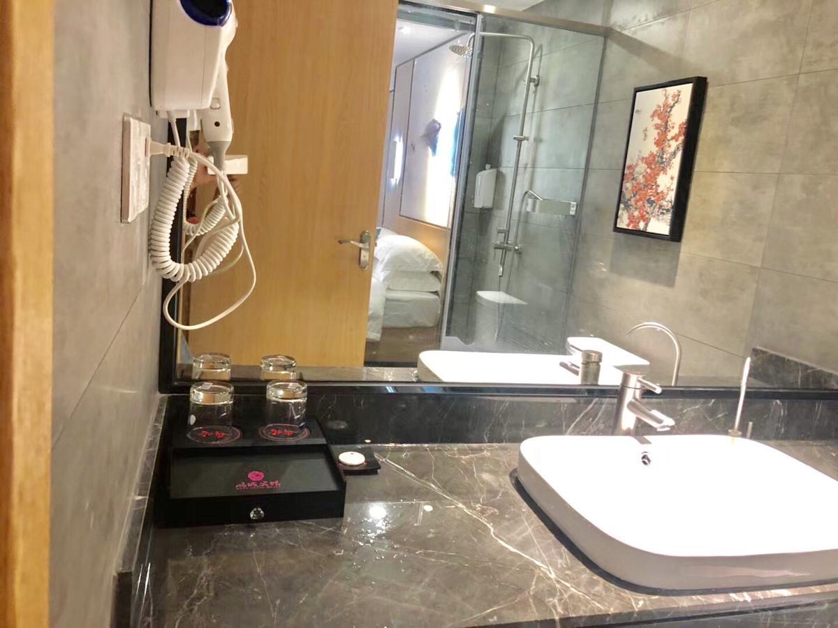 Hongcheng Hotel 2*
