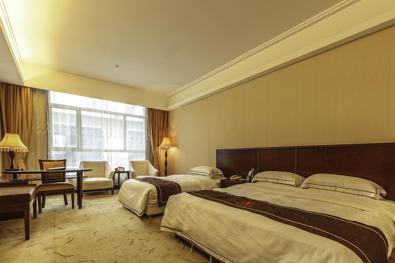 Hotel Yifeng 3*