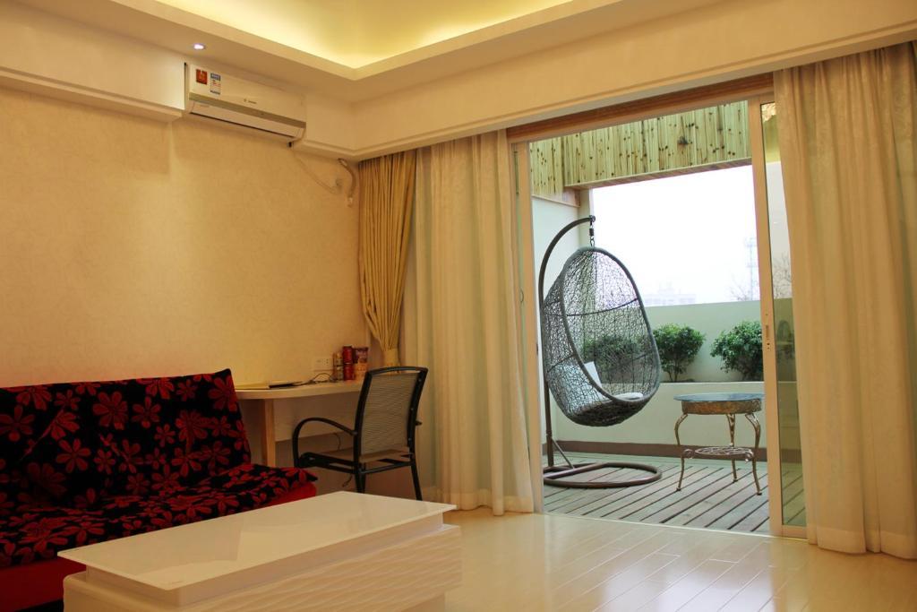 Chuanghui Business Hotel 3*