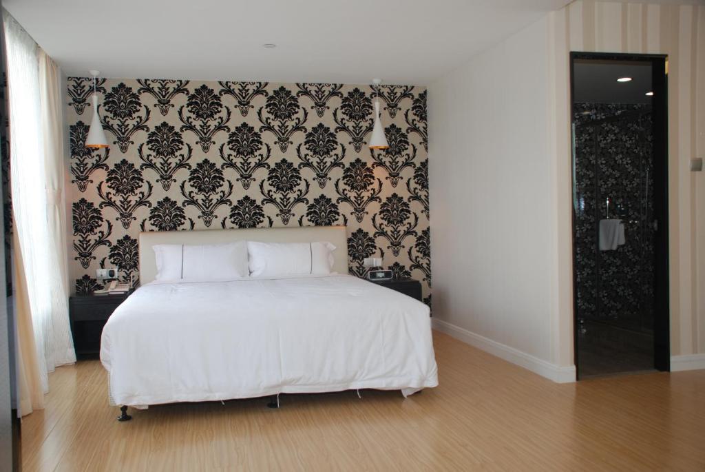 Q-city Hotel 3*