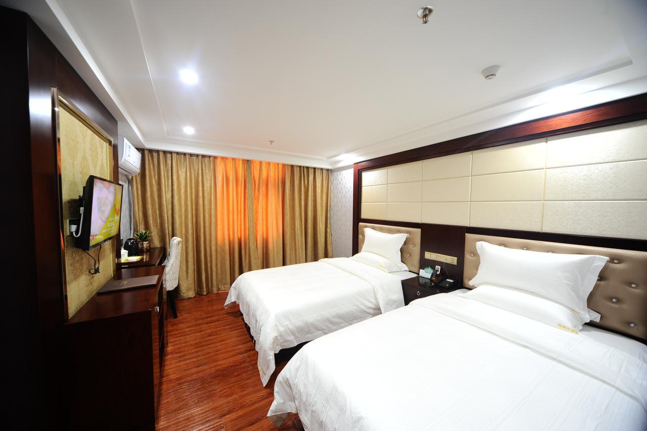 Yimi Railway Station Branch Hotel