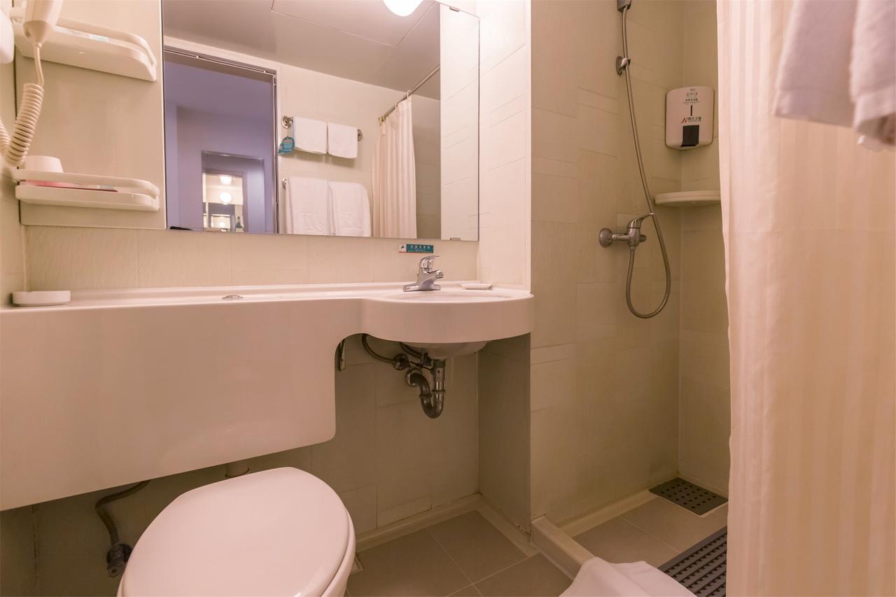 Jinjiang Haizhu Jiangtai Road Subway Station Hotel 3*
