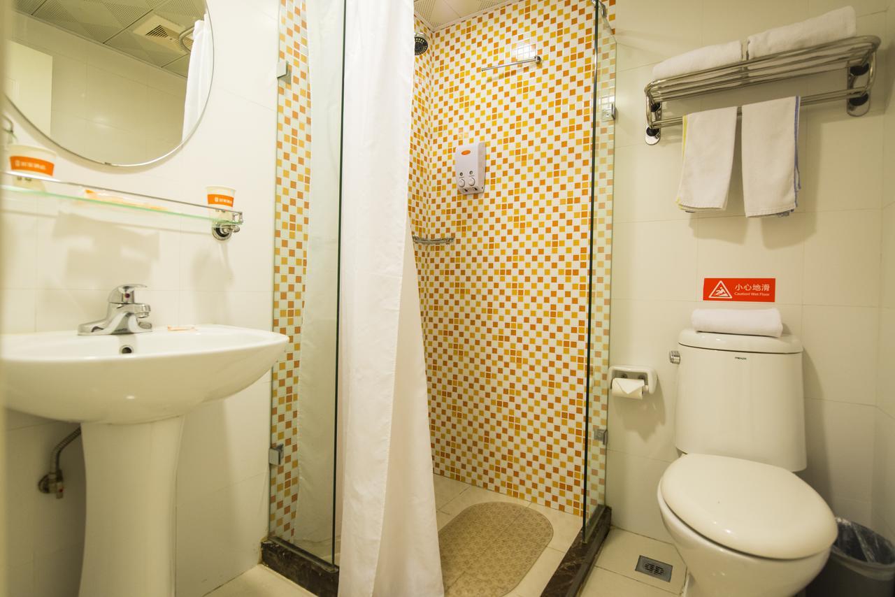 Panyu Xiajiao Metro Station Shaxi International Supplies City Hotel