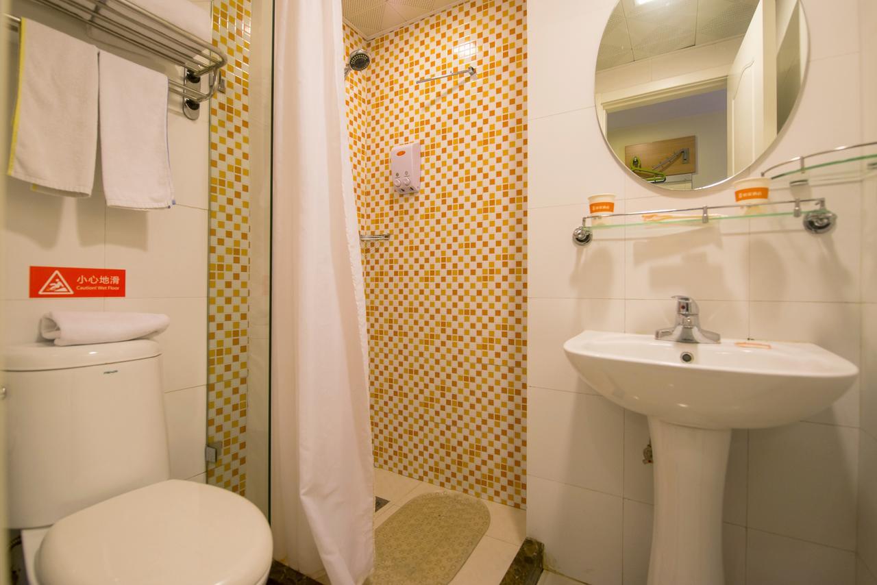 Shangxiajiu Changshou Road Metro Station Hotel 2*