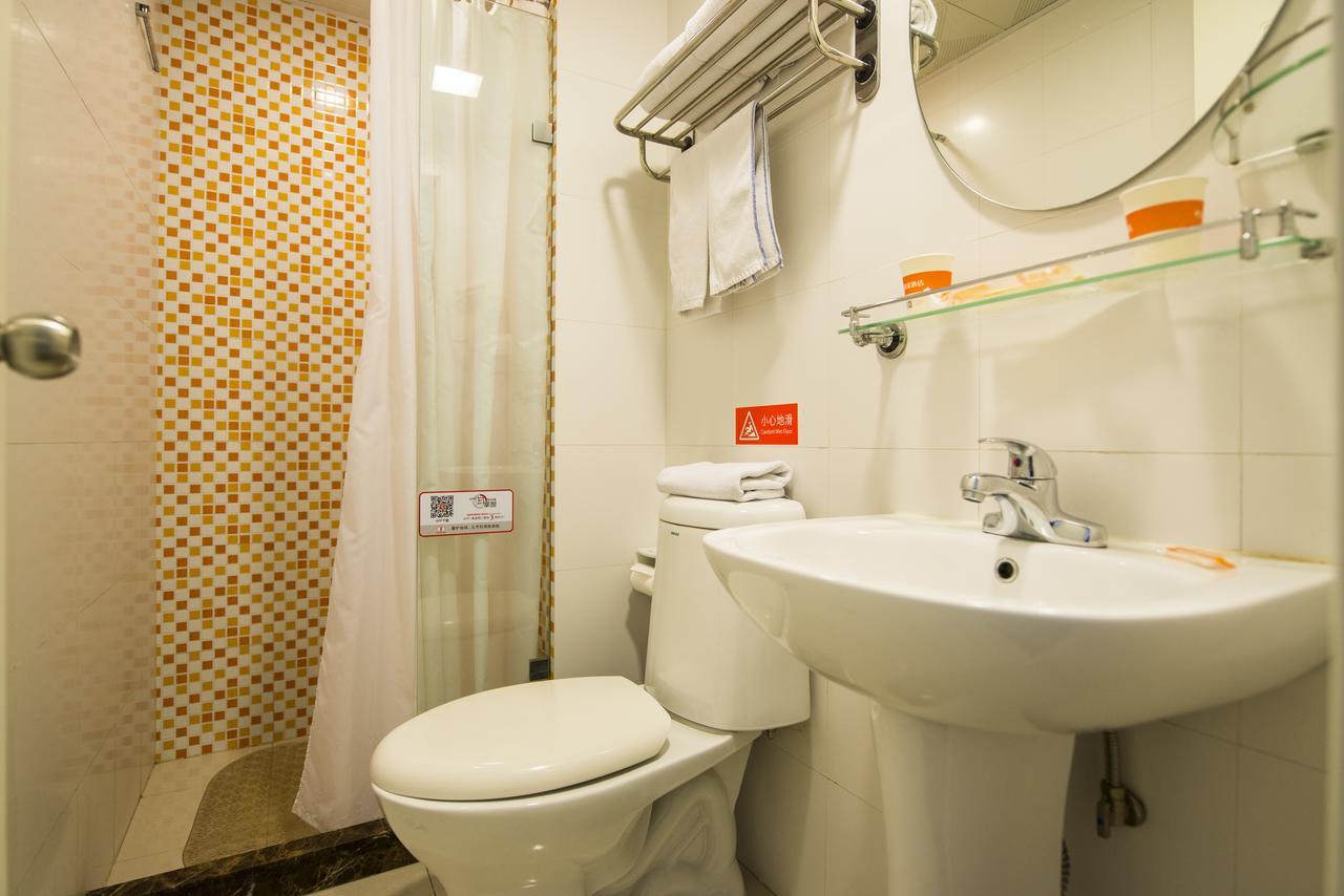 Shangxiajiu Changshou Road Metro Station Hotel