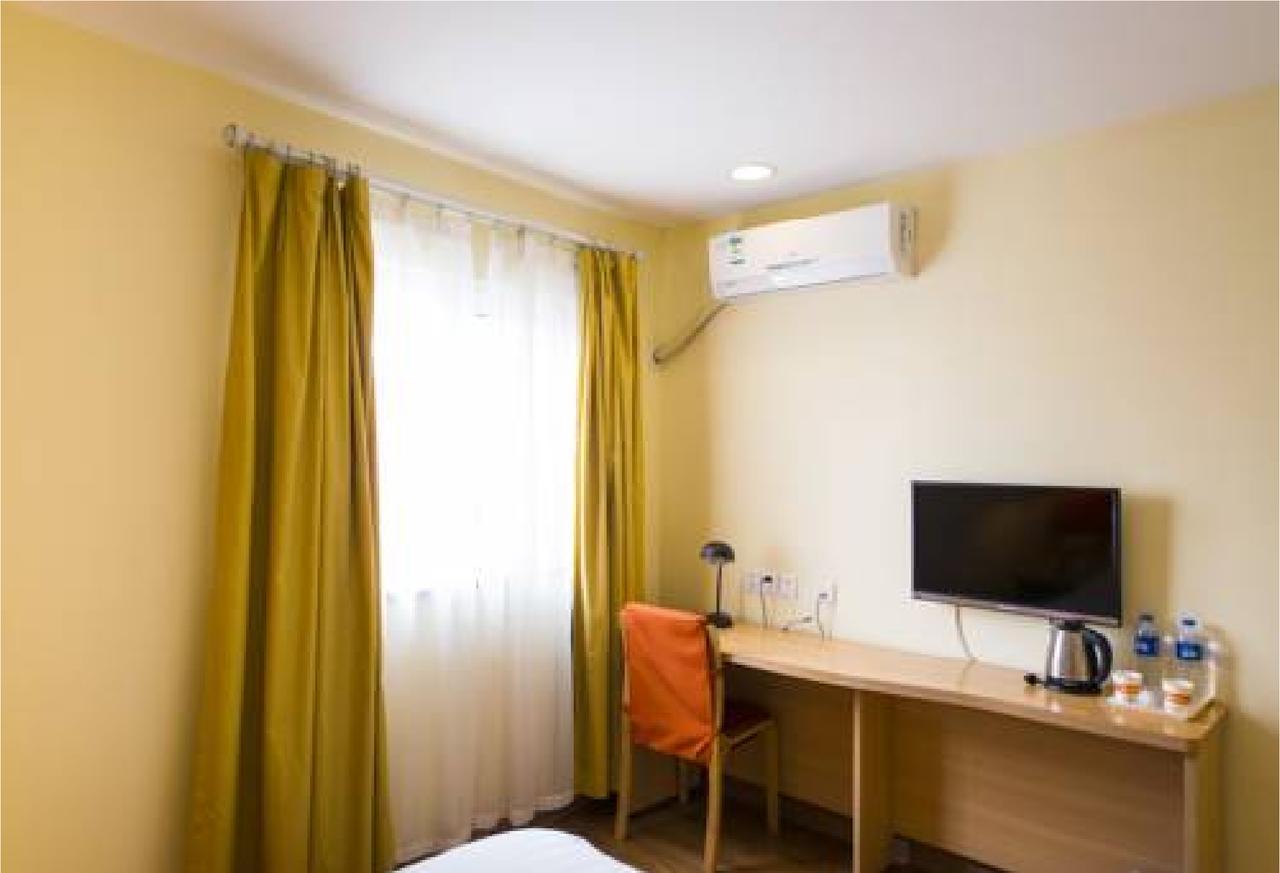 Hotel Zhujiang New City 2*
