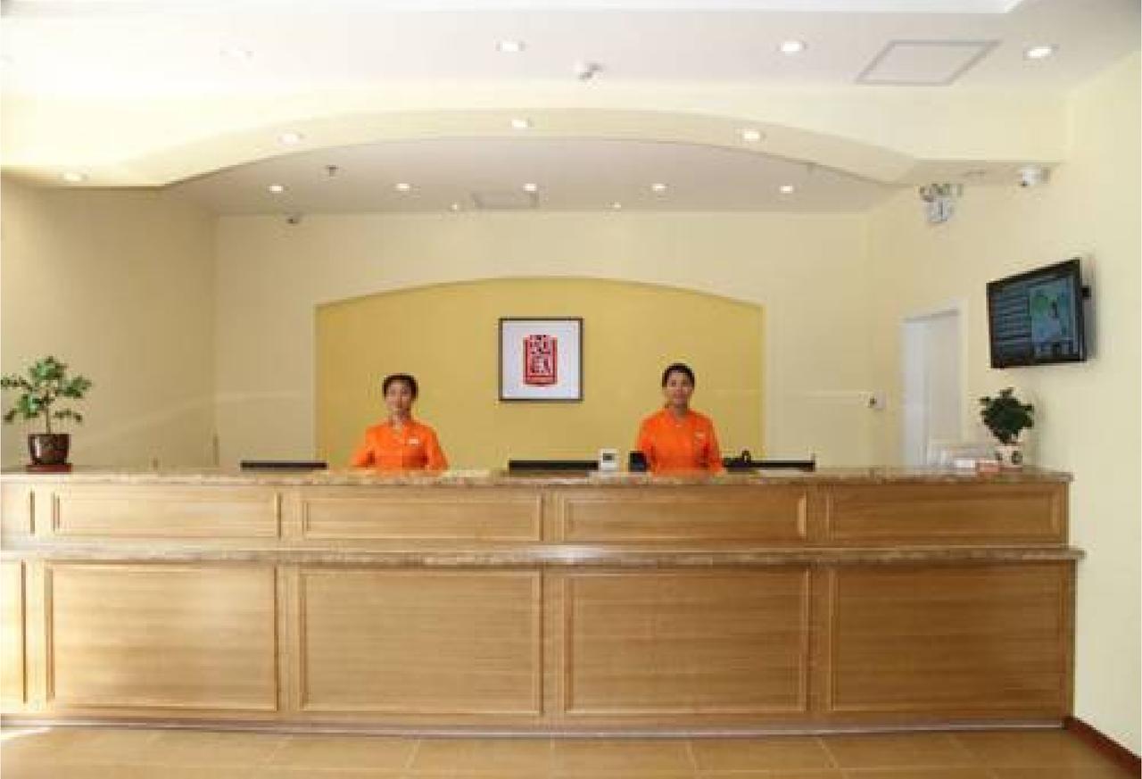Hotel Zhujiang New City 2*