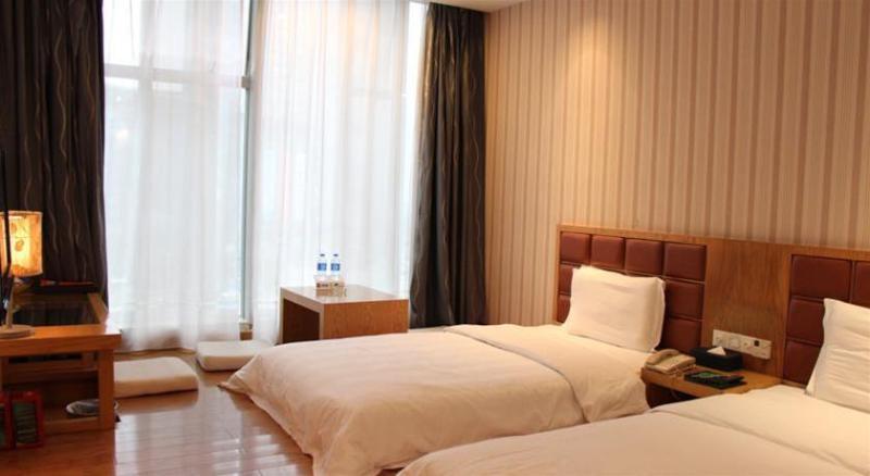 Landscape Fashion East Station Hotel 3*