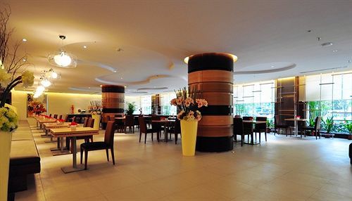 Poly Hotel, 3*