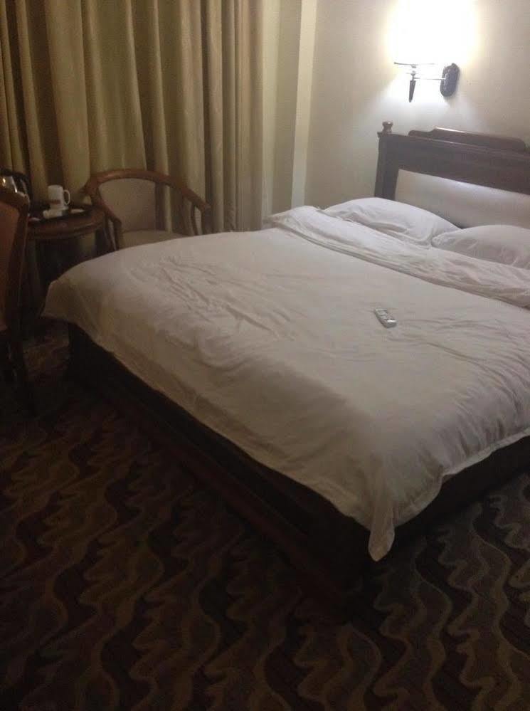 Super 8 Hotel Guangzhou Baiyun Airport Subway Station Inn Hotel 3*