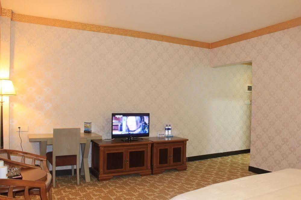 Hotel Super 8 Hotel Guangzhou Baiyun Airport Subway Station Inn 3*