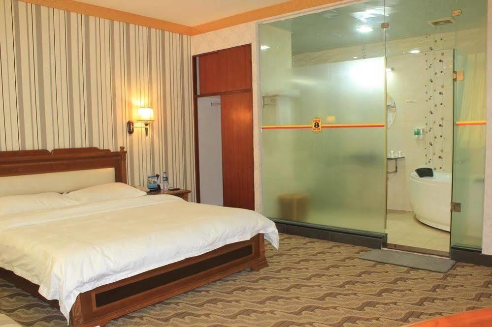 Super 8 Hotel Guangzhou Baiyun Airport Subway Station Inn Hotel 3*
