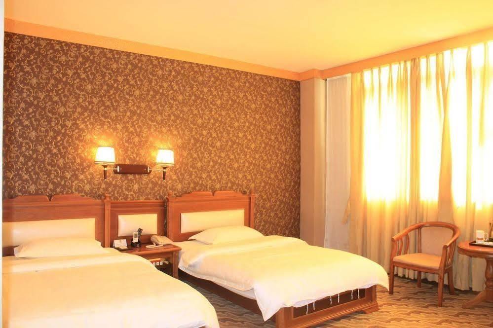 Hotel Super 8 Hotel Guangzhou Baiyun Airport Subway Station Inn