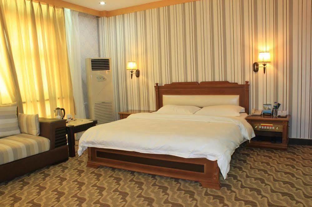 Hotel Super 8 Hotel Guangzhou Baiyun Airport Subway Station Inn