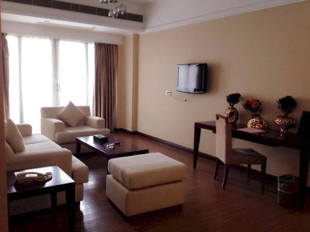 Yinfeng North Station Branch, Huacheng Road Subway Station Branch Aparthotel