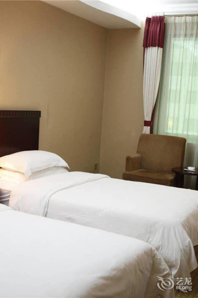 Hotel Dong Shan International 3*