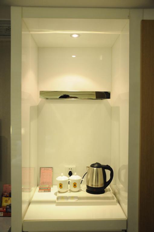 Super 8 San Yuan Li Hotel