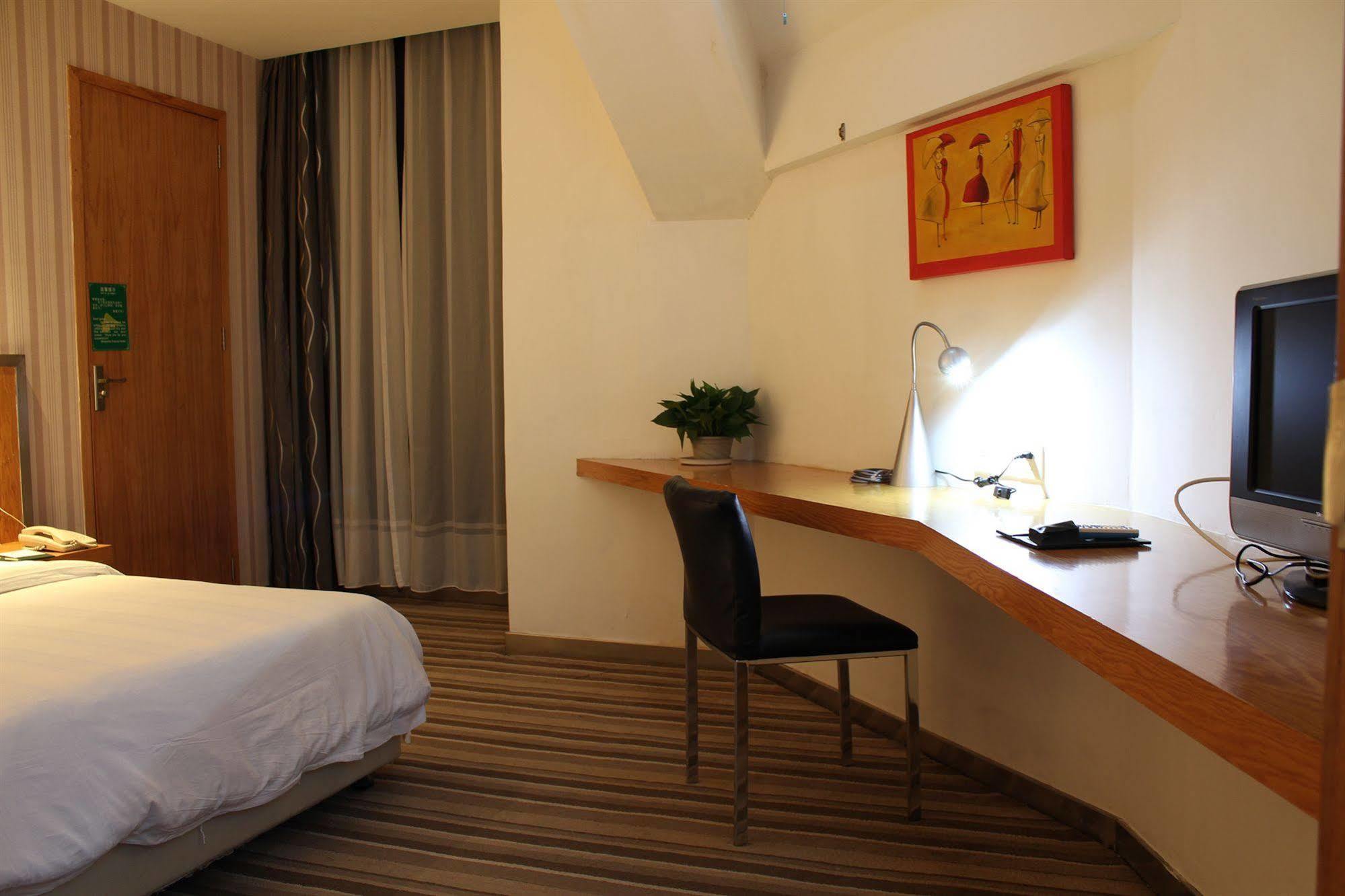 Landscape Fashion East Station Hotel 3*