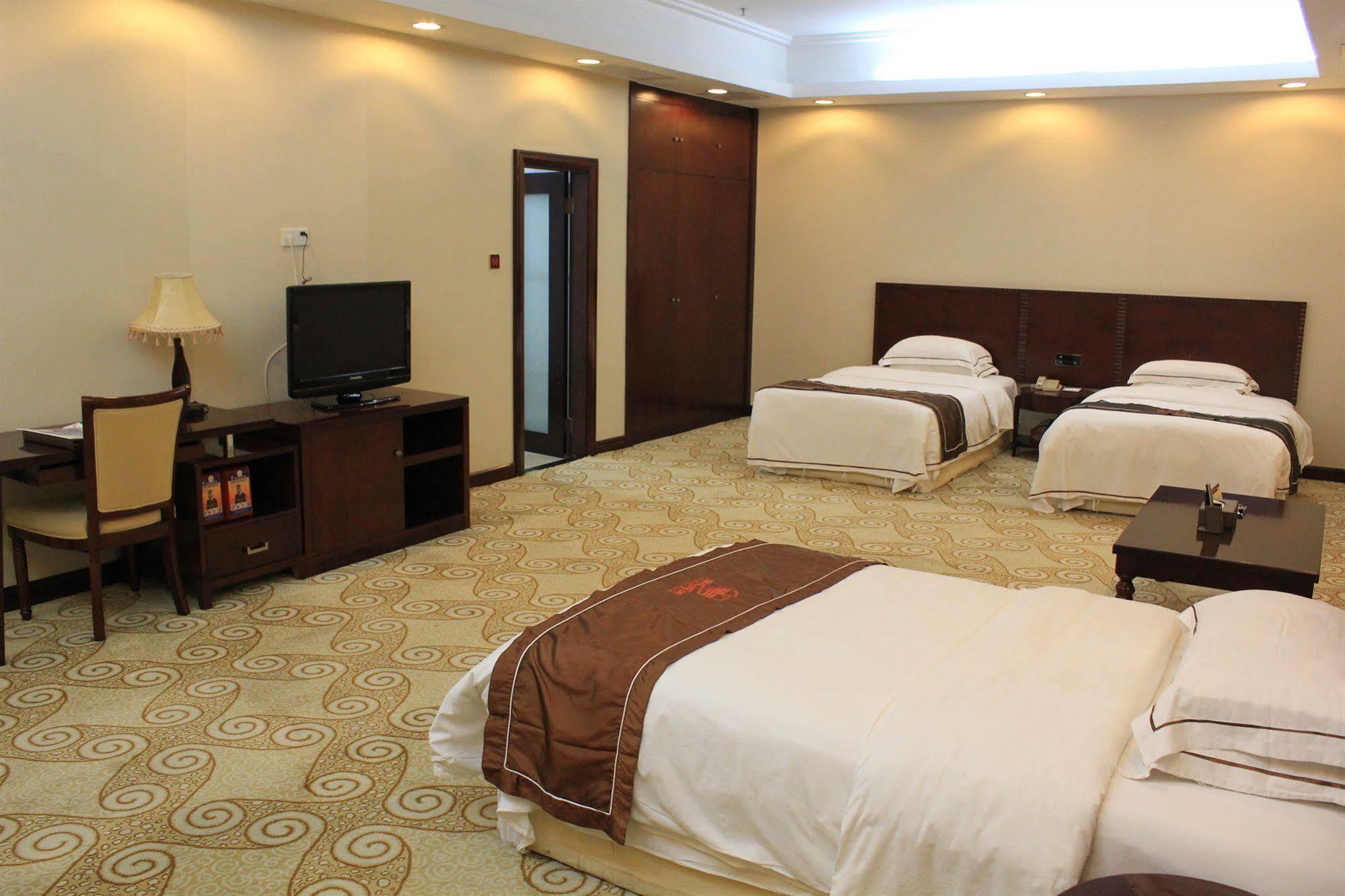 Yifeng Hotel 3*