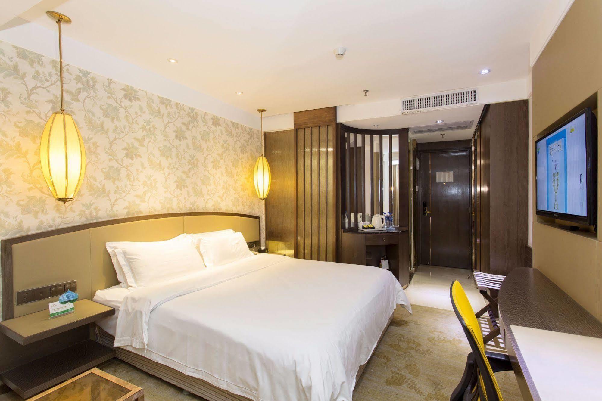 Kaiserdom Huayue Hotel 3*