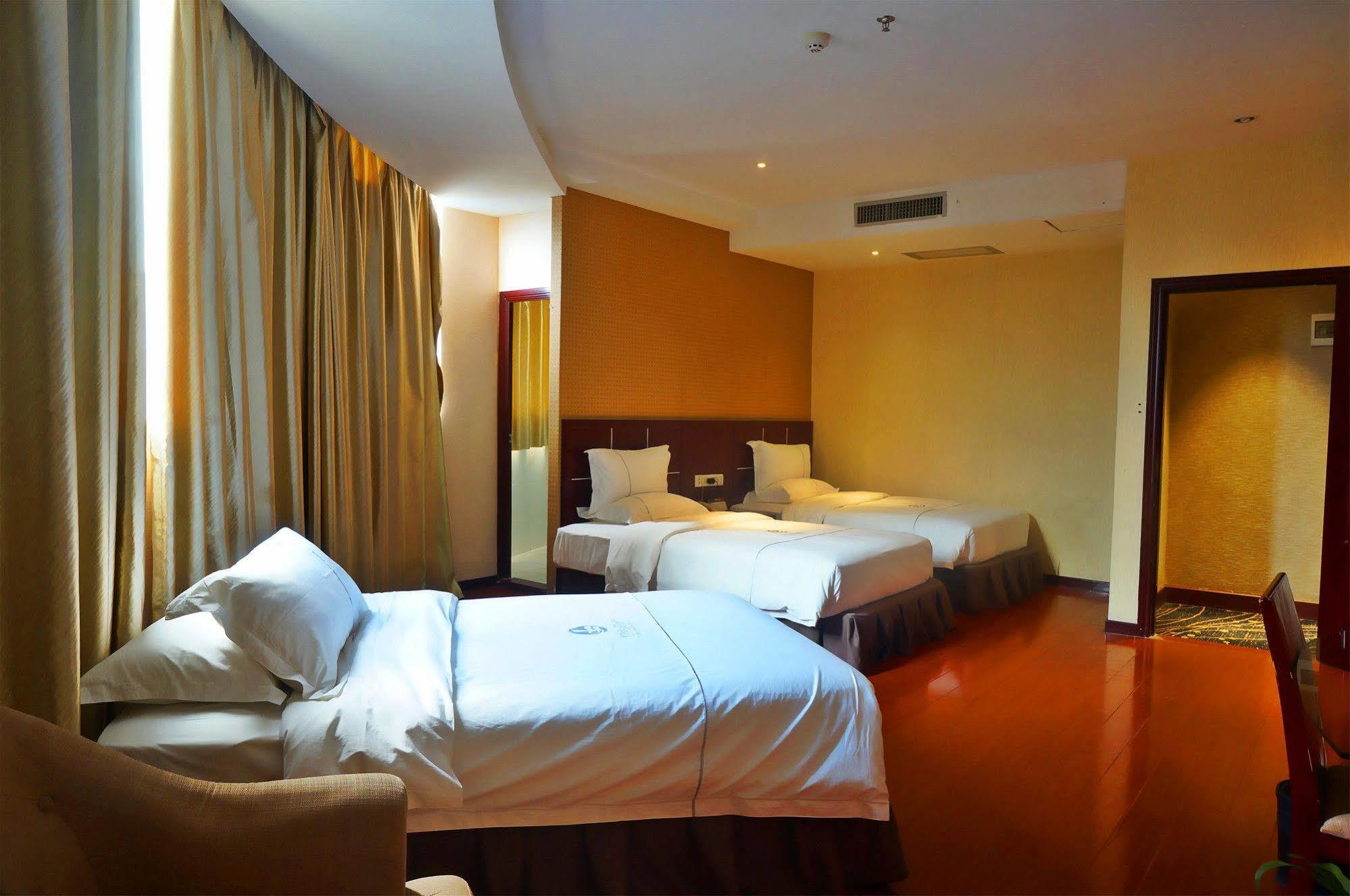 Yingshang Hotel 3*