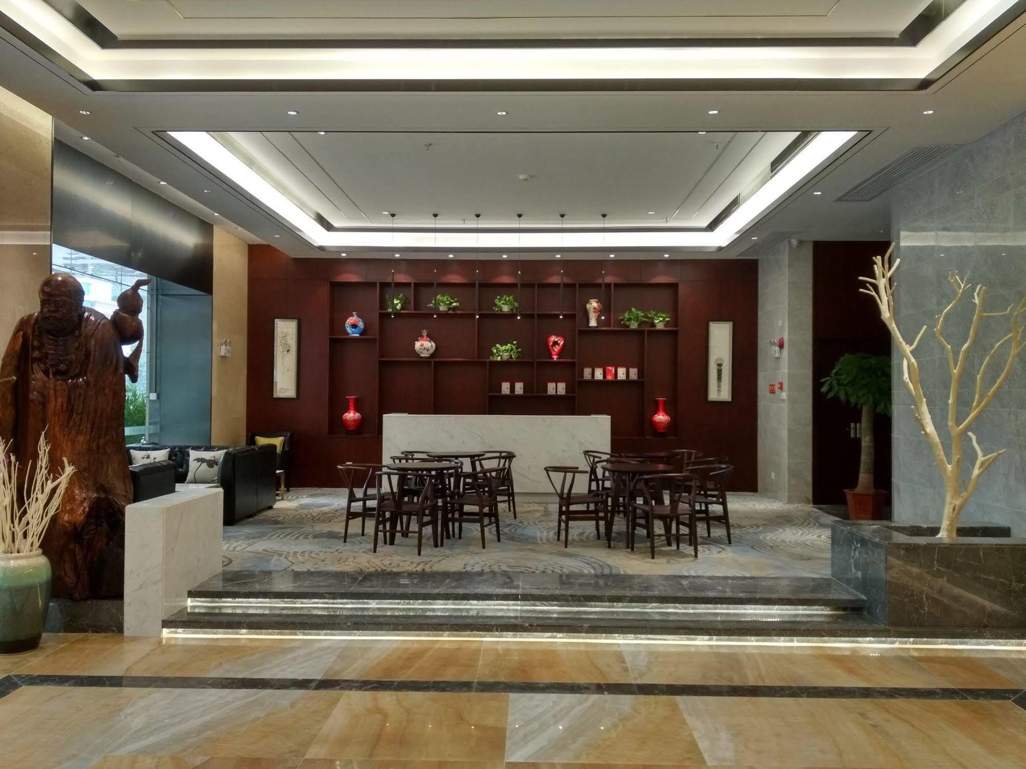 Echeng Zhujiang New Town Jinan Branch 3*