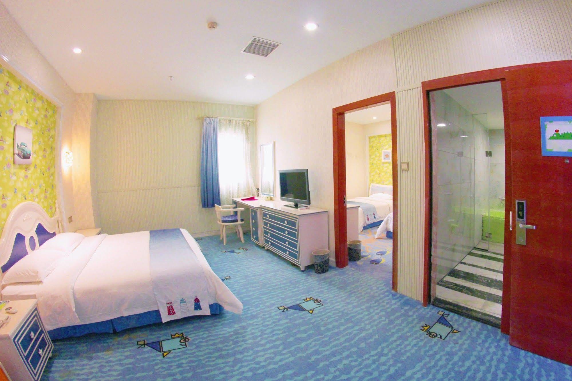 Atlantis Family Hotel