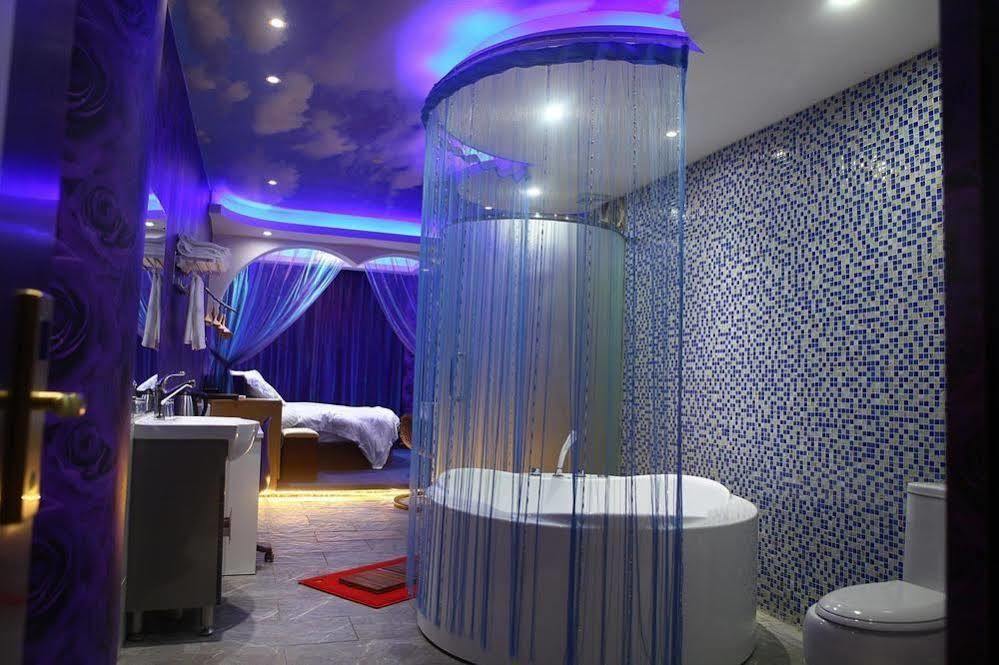 Theme Was Love Jiangwan Branch Hotel 2*