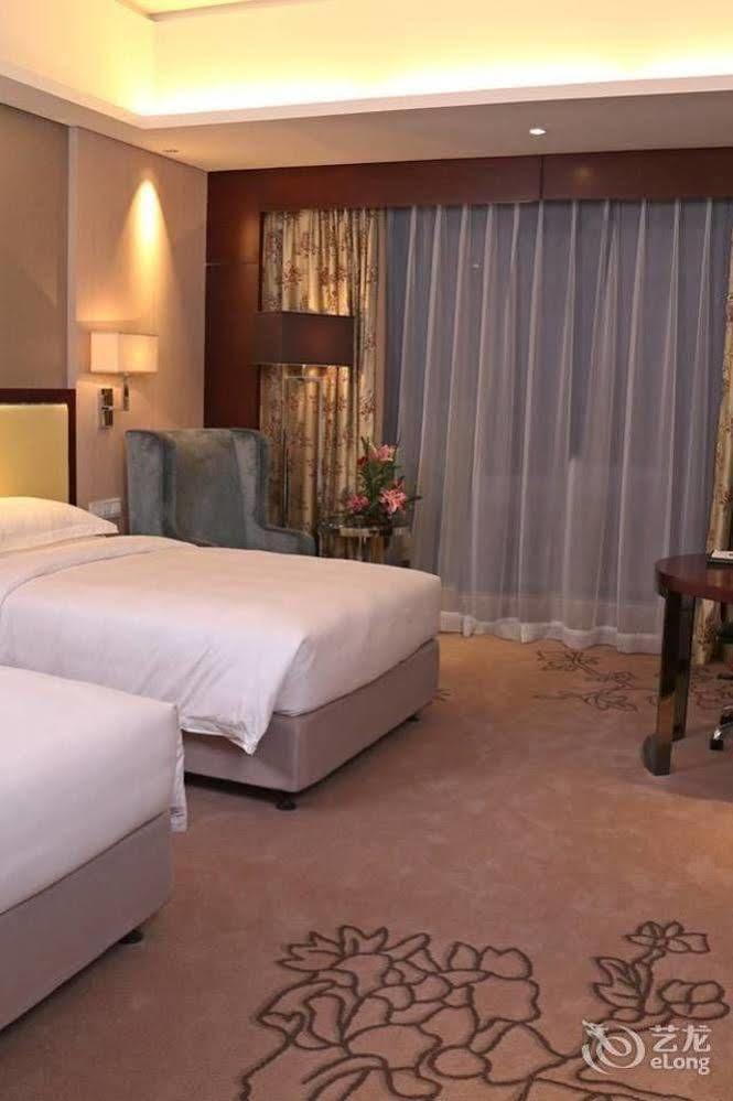 Changfeng Gloria Plaza 4*