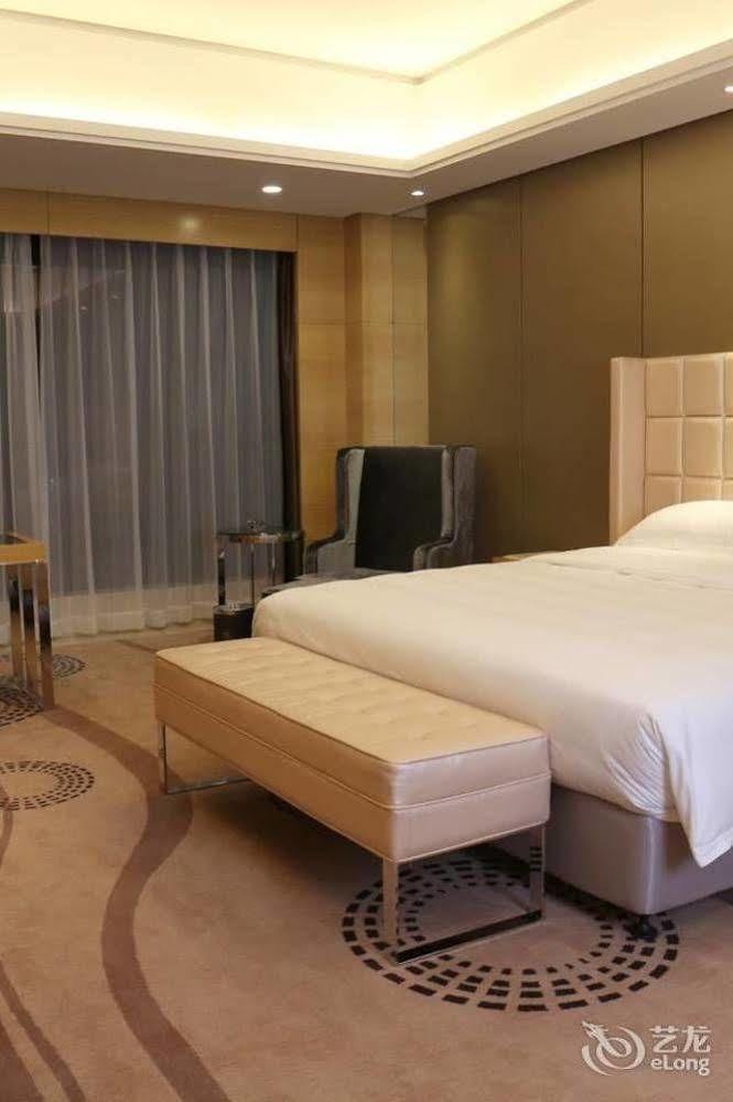 Changfeng Gloria Plaza 4*