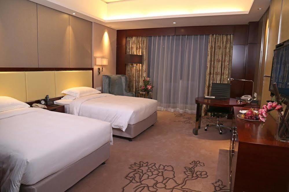 Changfeng Gloria Plaza Hotel 4*