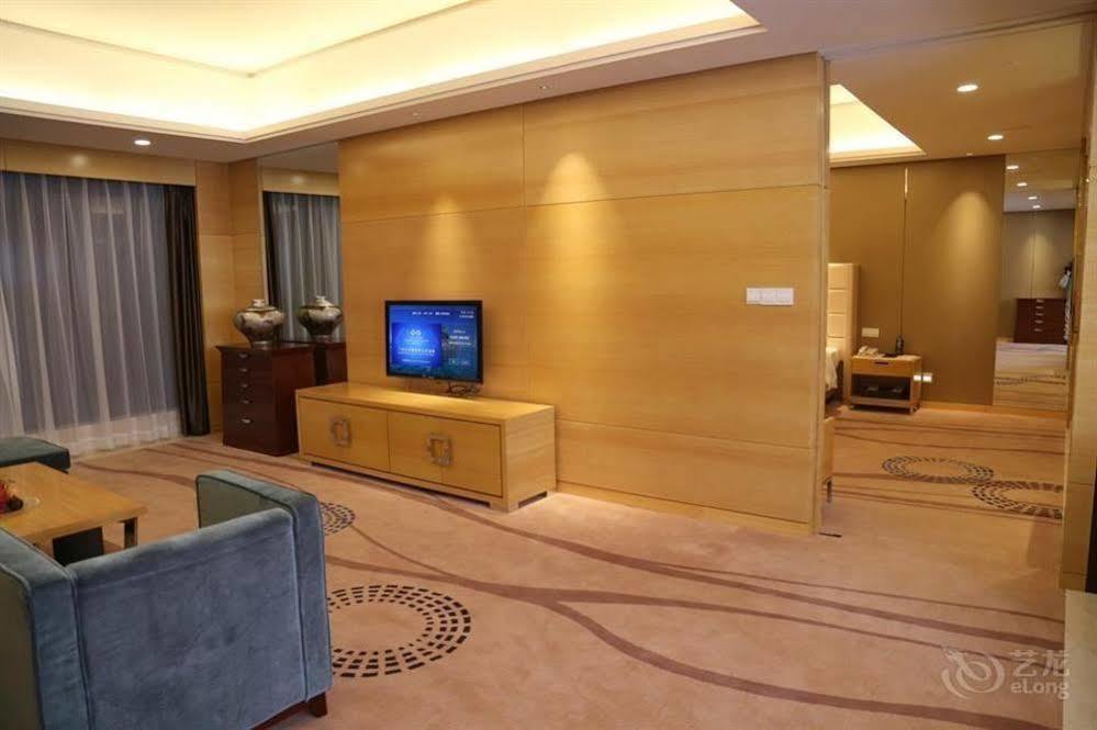 Changfeng Gloria Plaza