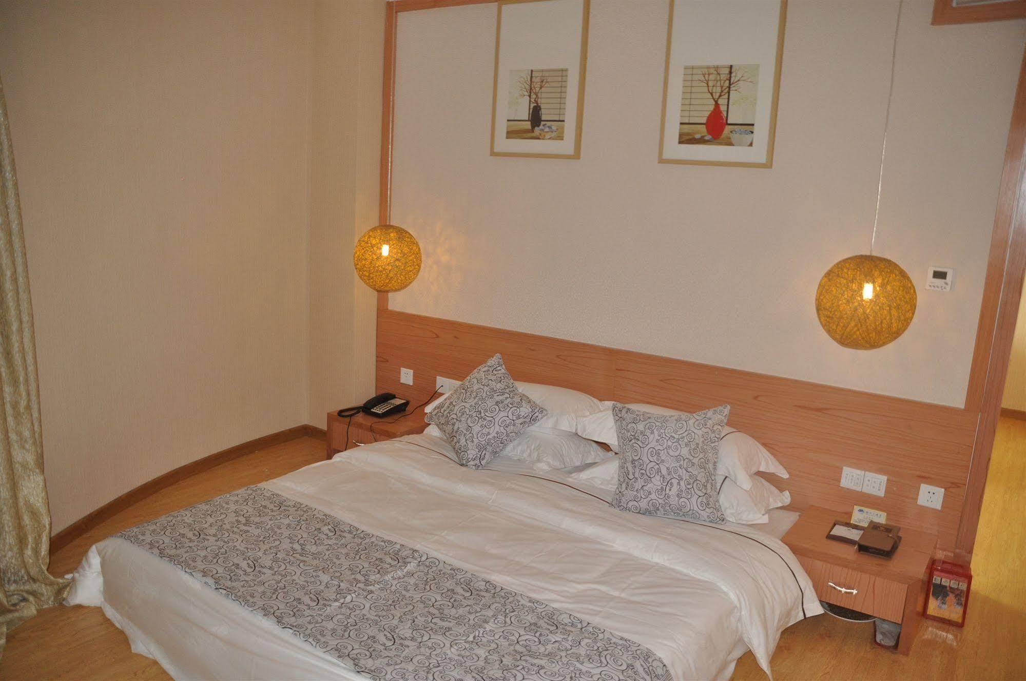 Galaxy Hotel 3*