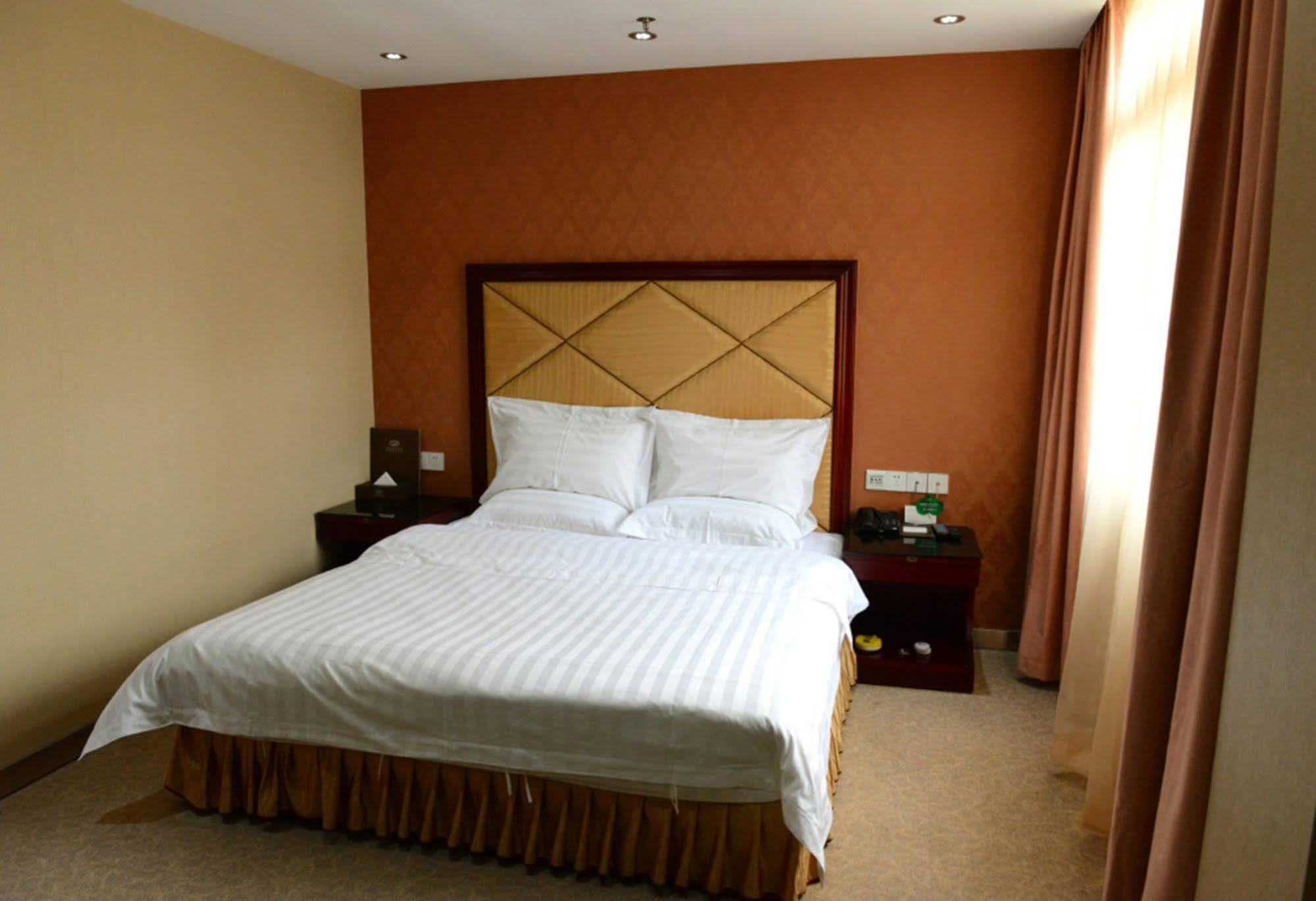 Hotel Xinghe - Railway Station Branch 3*