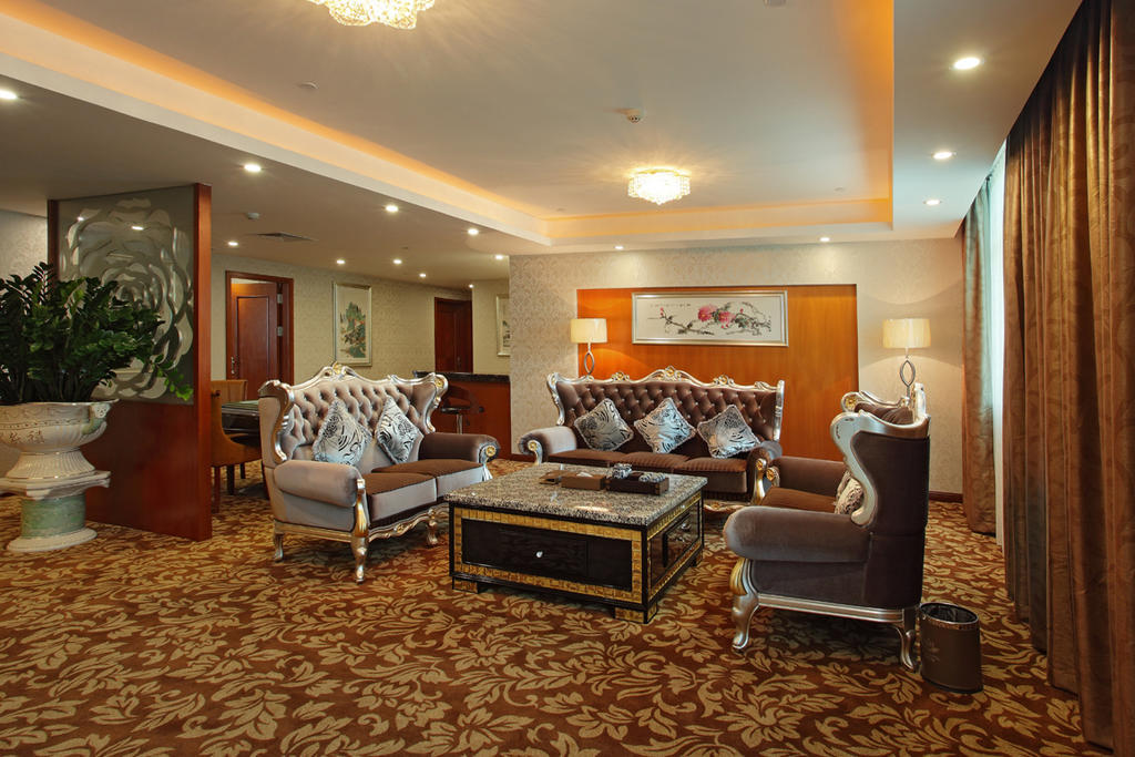 Jollies International Hotel