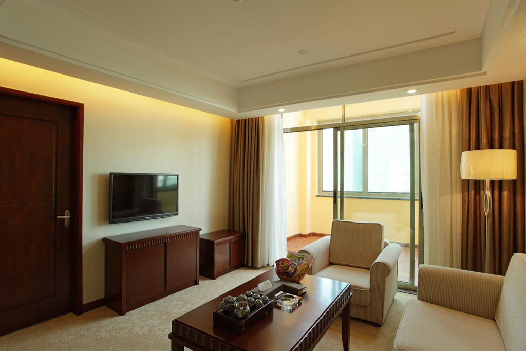Jollies International Hotel 4*