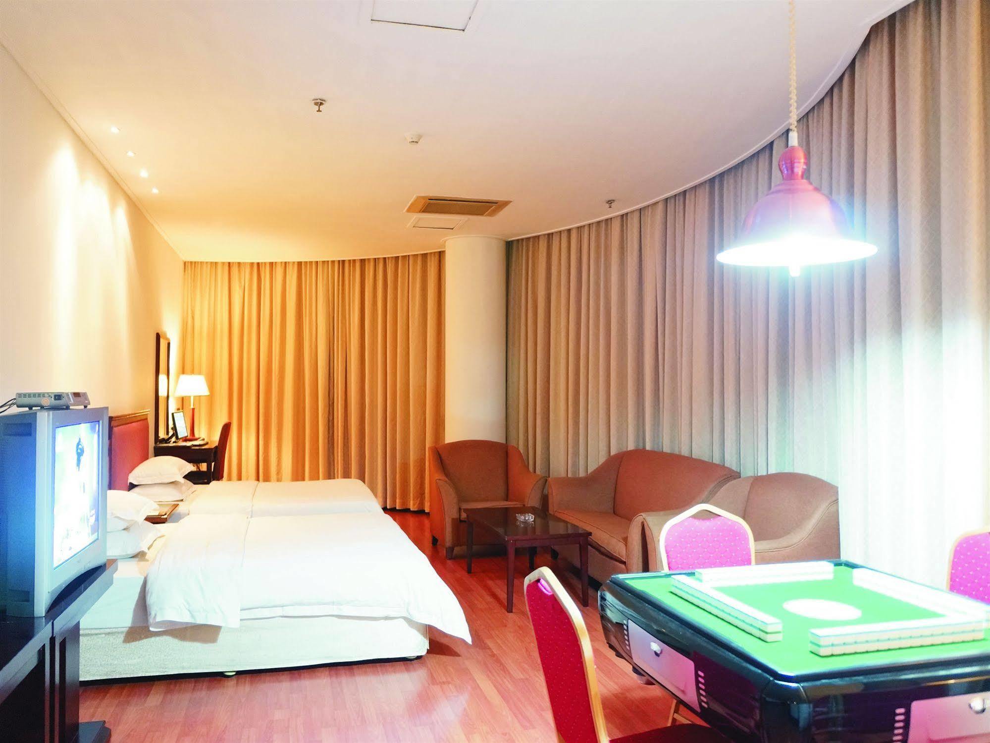 Raystar Hotel 3*