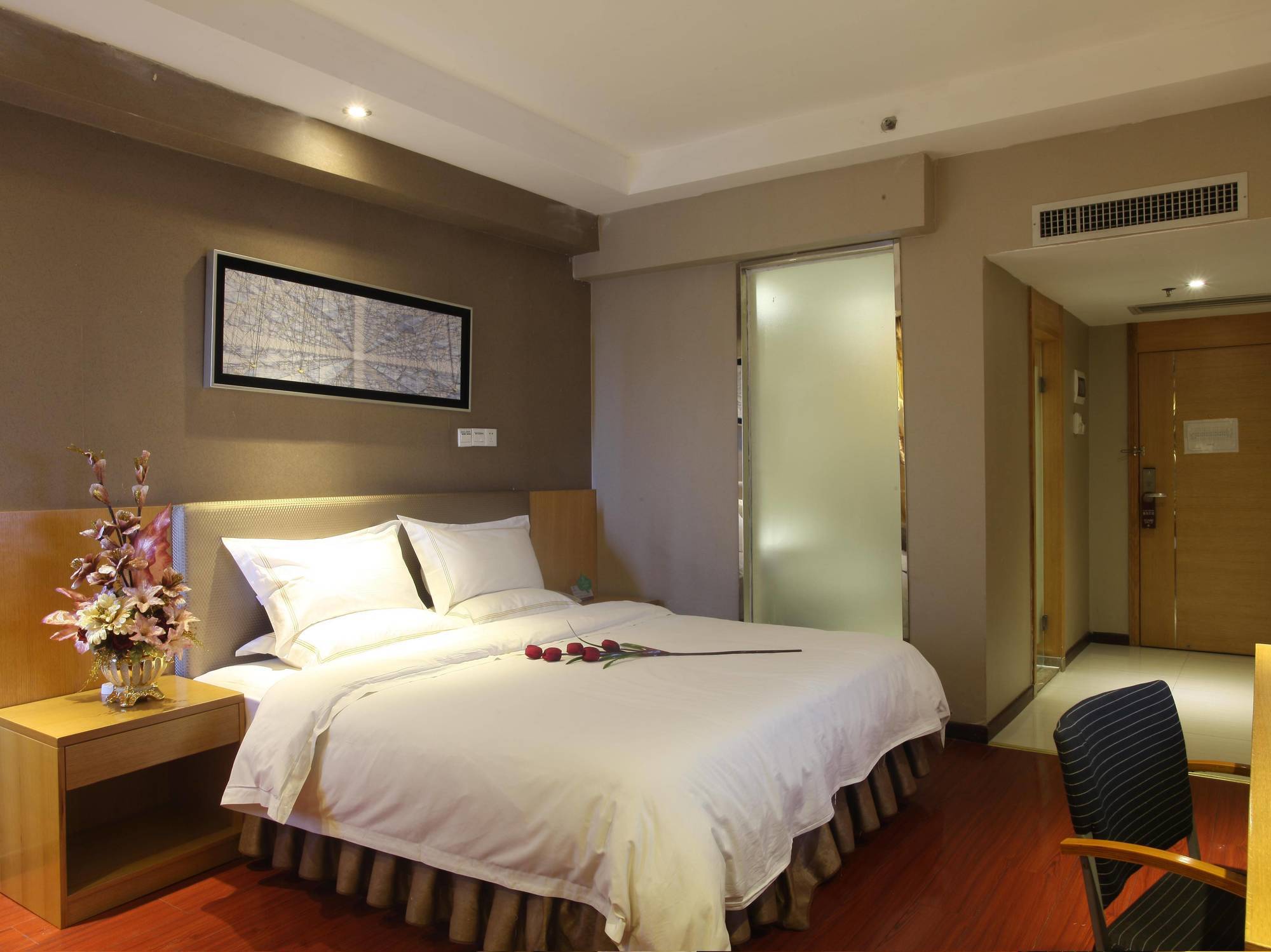 Insail Railway Station Hotel 3*