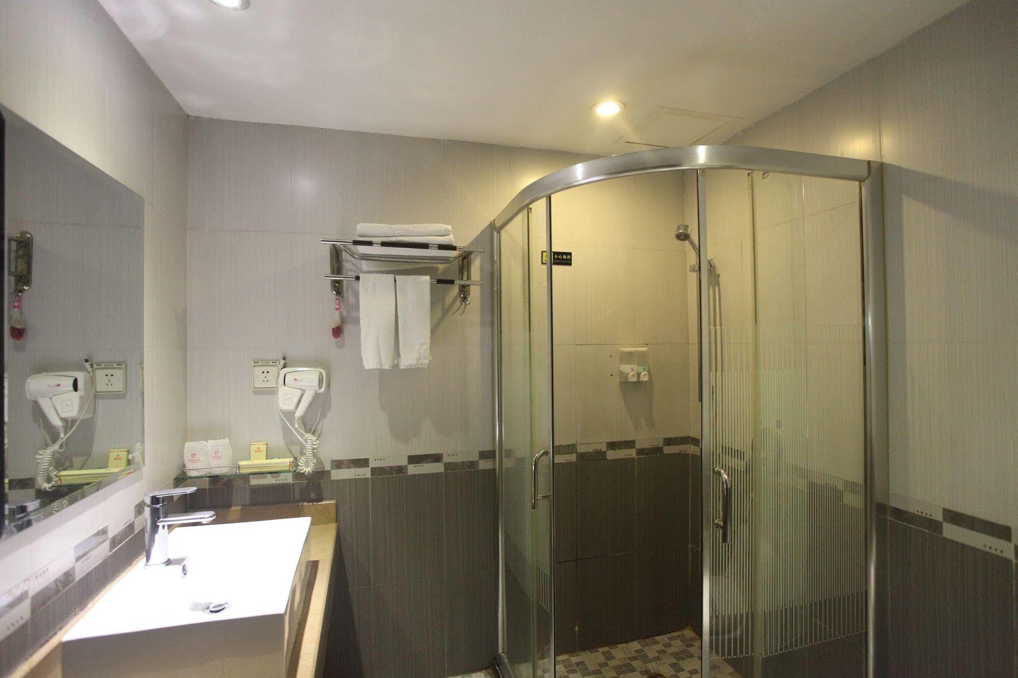 Hotel Insail Railway Station 3*