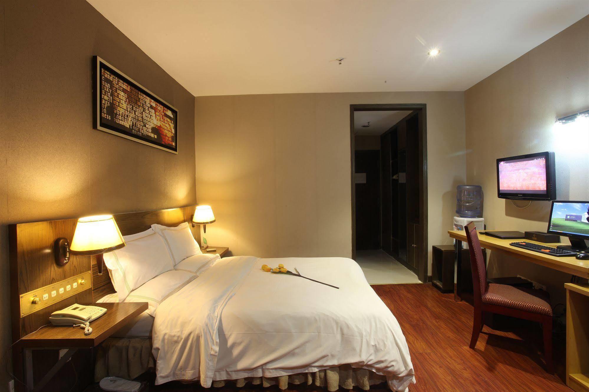 Insail Railway Station Hotel