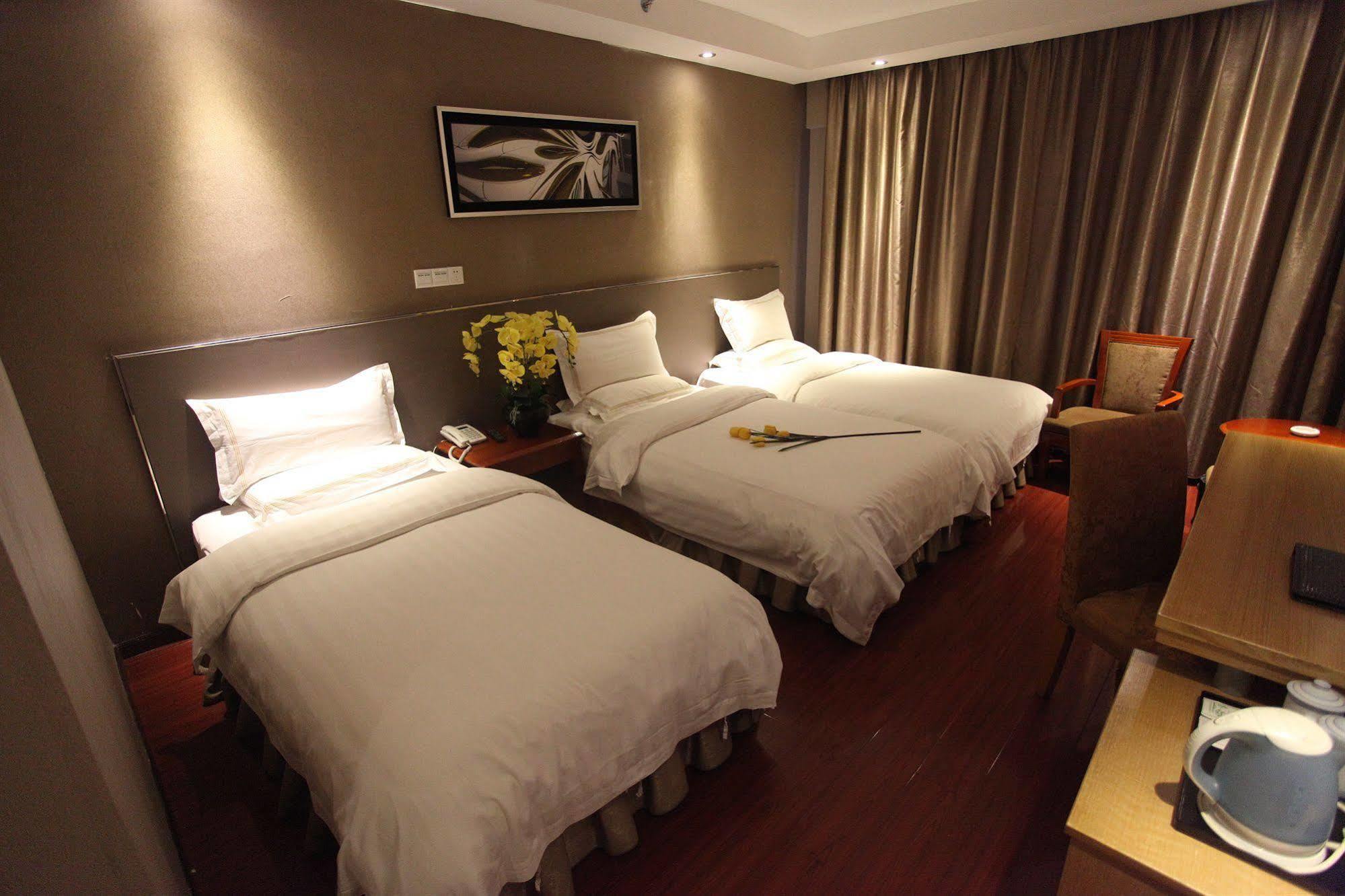 Insail Railway Station Hotel 3*