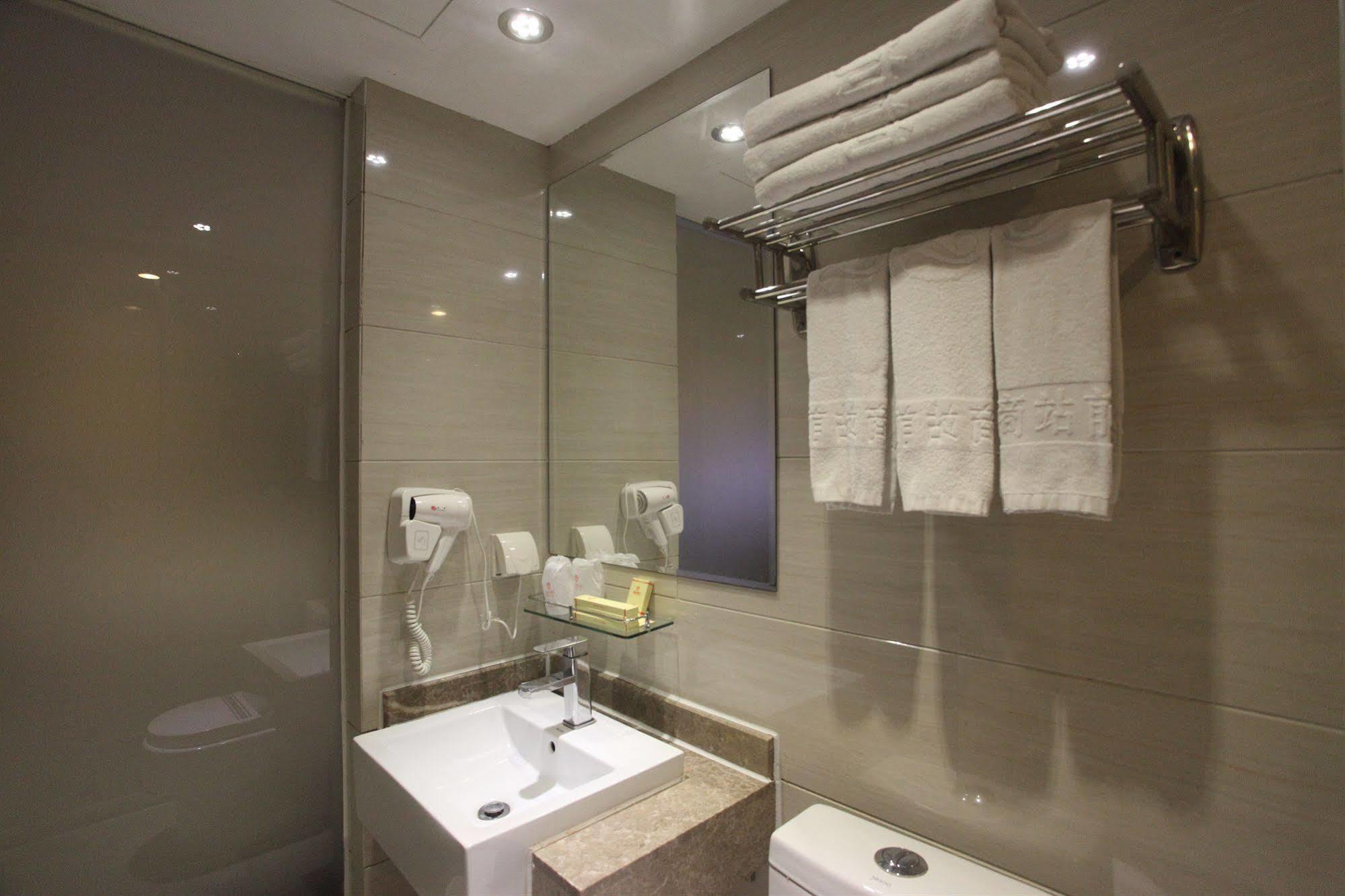 Insail Railway Station Hotel
