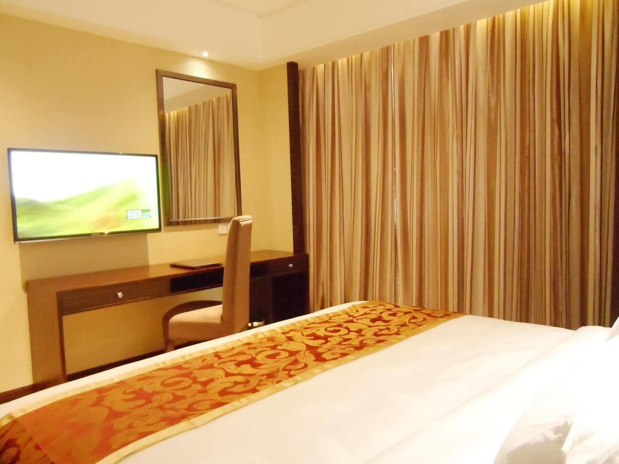 Tianshui International Hotel 4*