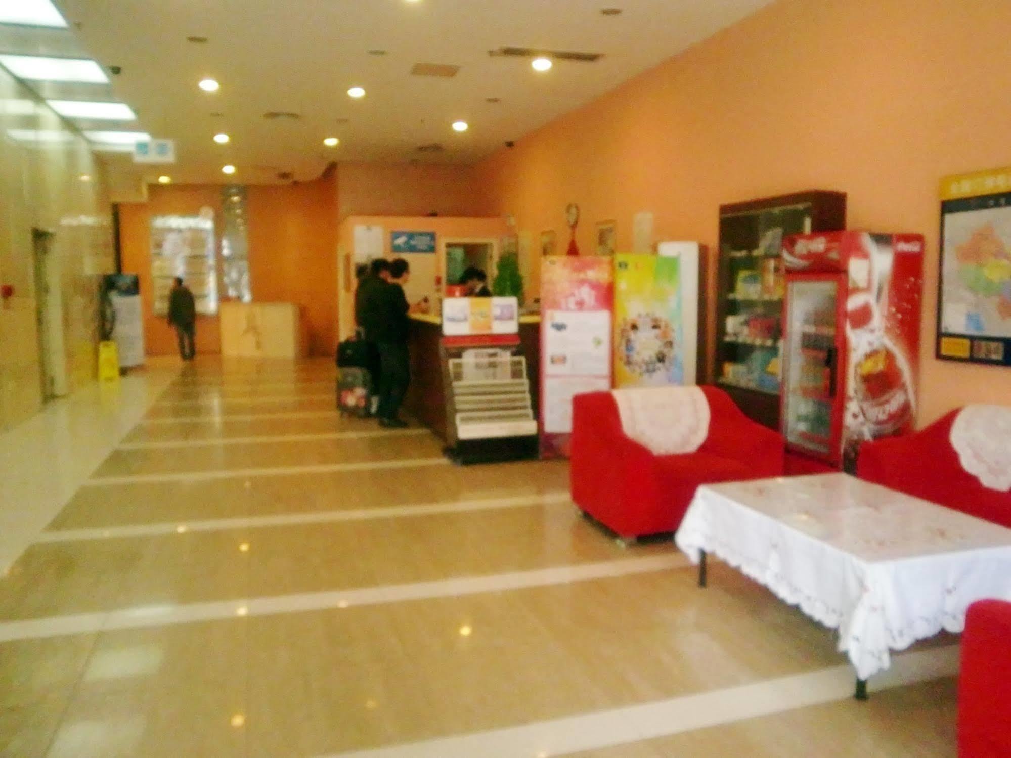 Hotel Baiyun Road Yida Square Metro Station 2*