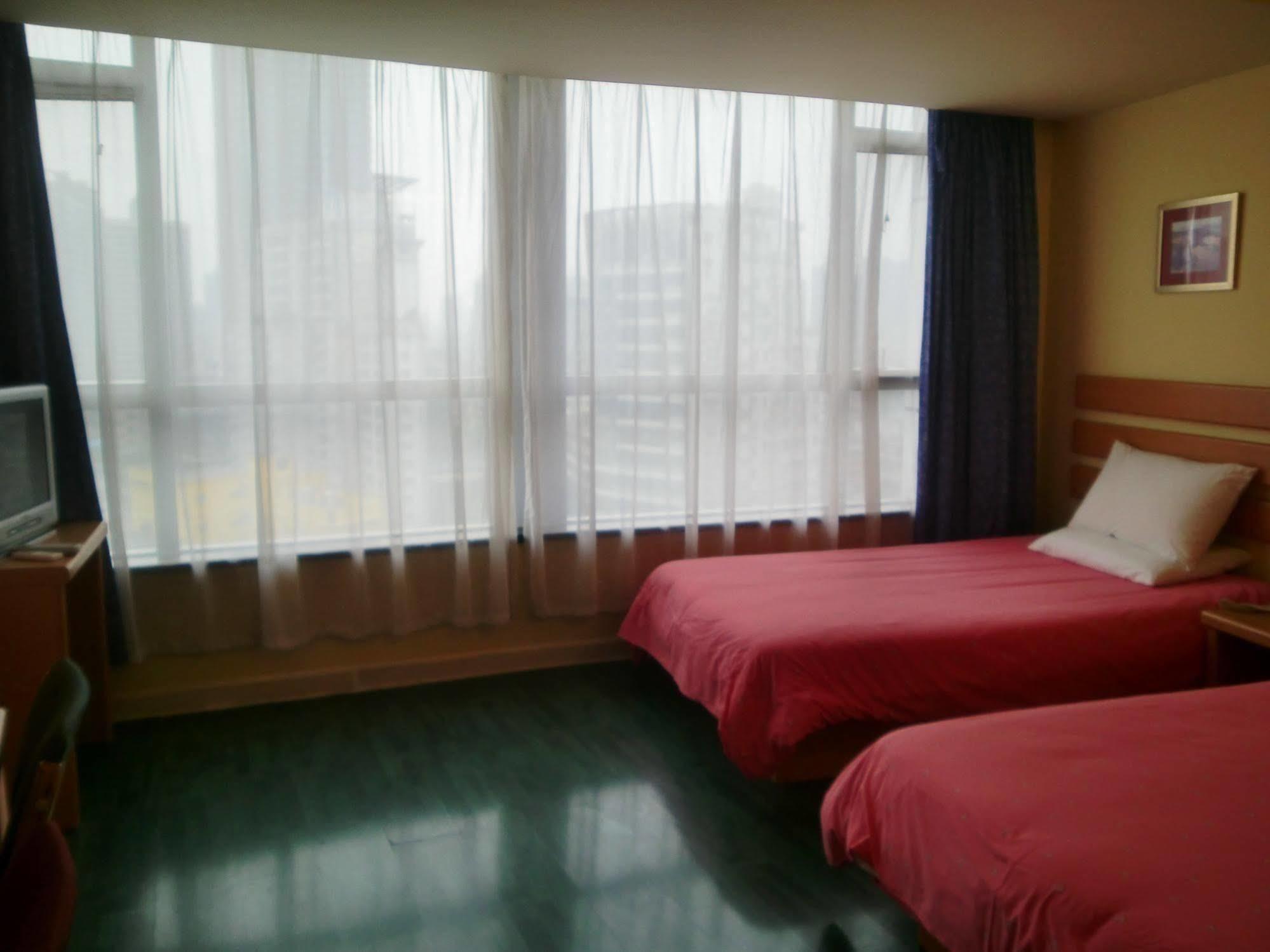 Baiyun Road Yida Square Metro Station Hotel 2*