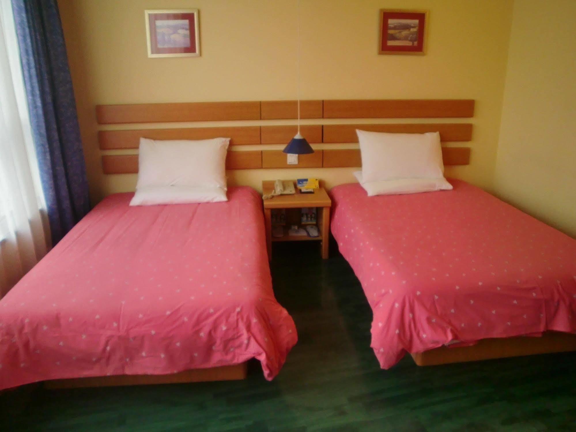 Baiyun Road Yida Square Metro Station Hotel 2*